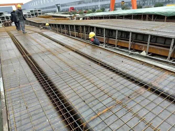 27米双T板模具现场制作