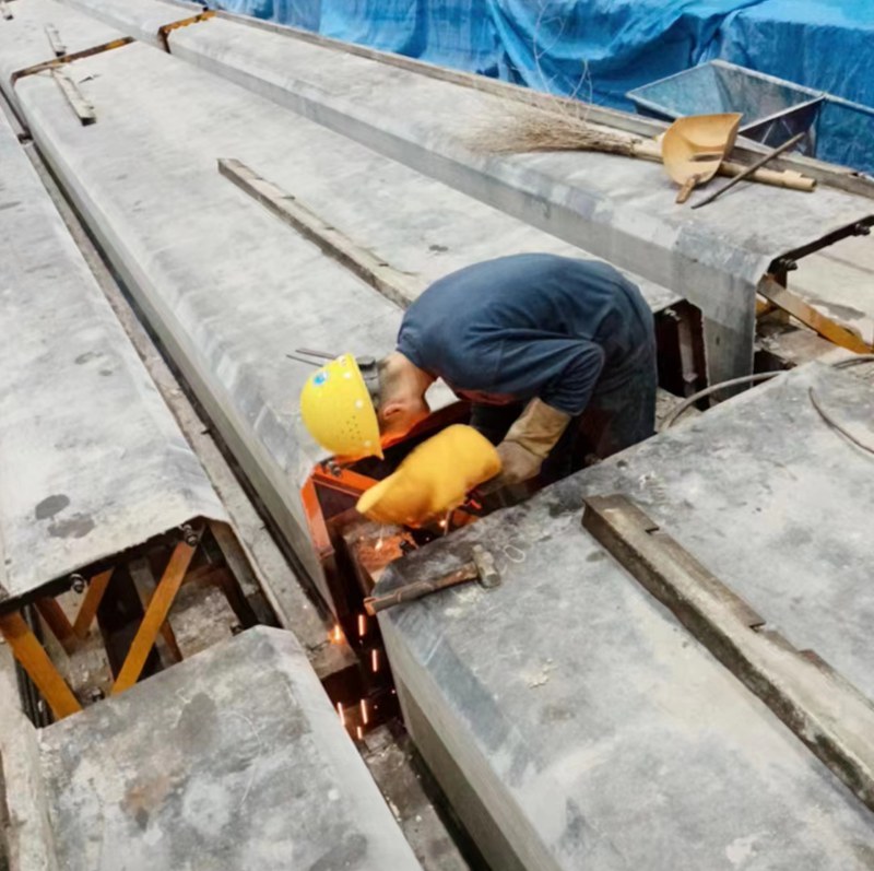 双T板模具现场施工制作