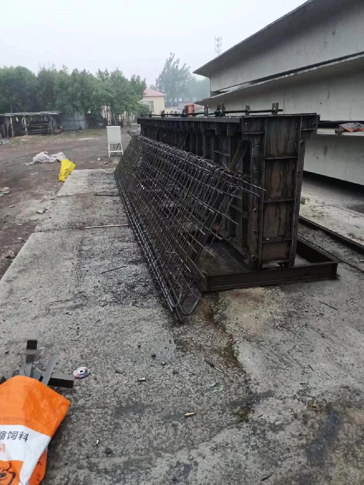行车梁模具在天津现场制作